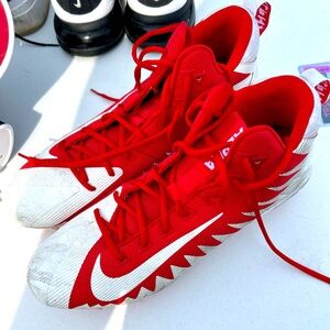 Nike Alpha Menace Pro Mid Football Cleats